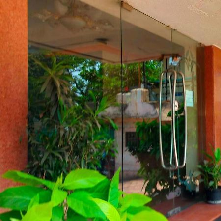 Hotel Manhattan Chennai Bagian luar foto