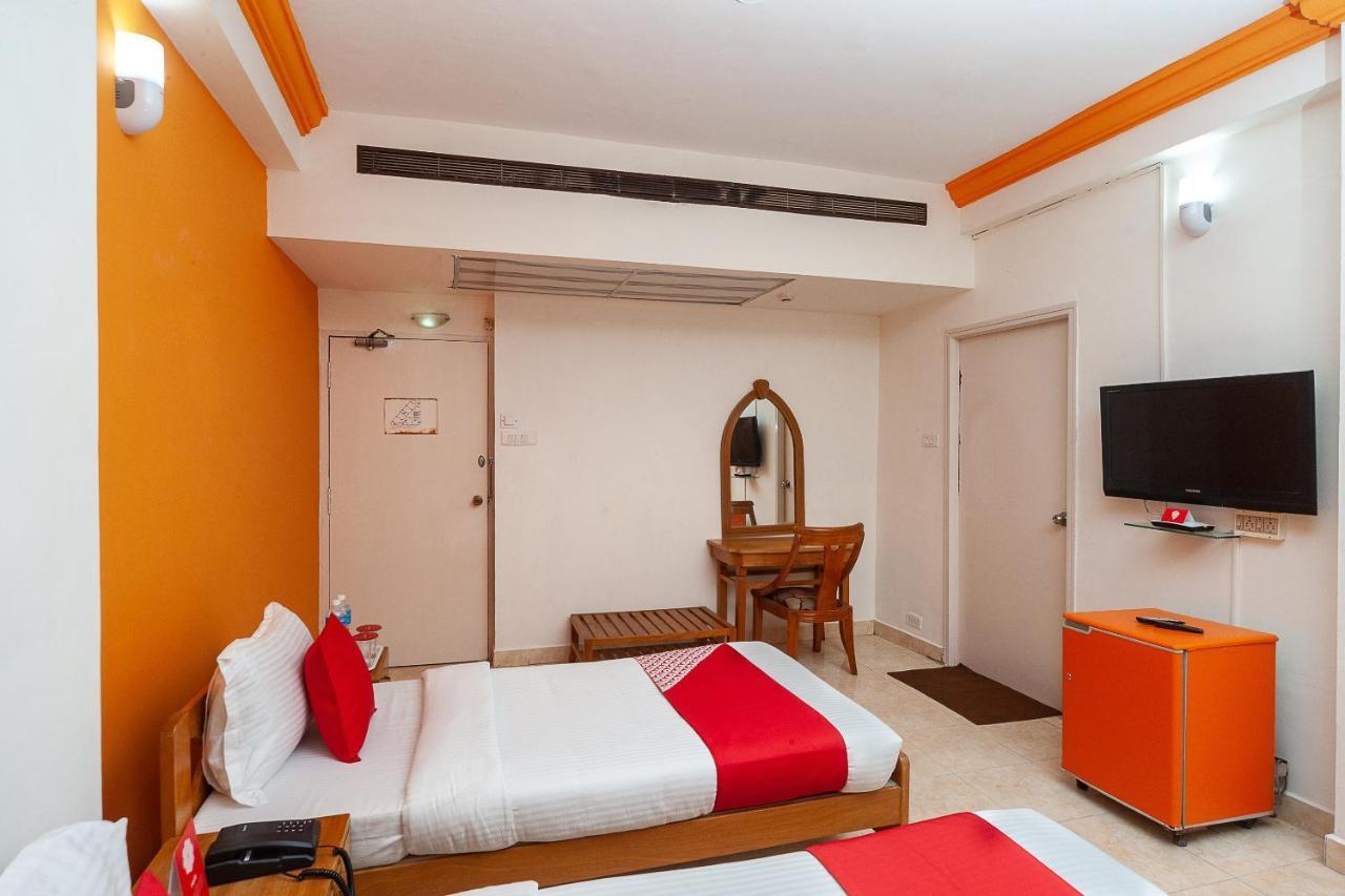 Hotel Manhattan Chennai Bagian luar foto