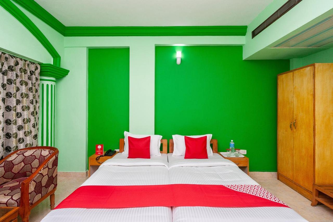 Hotel Manhattan Chennai Bagian luar foto