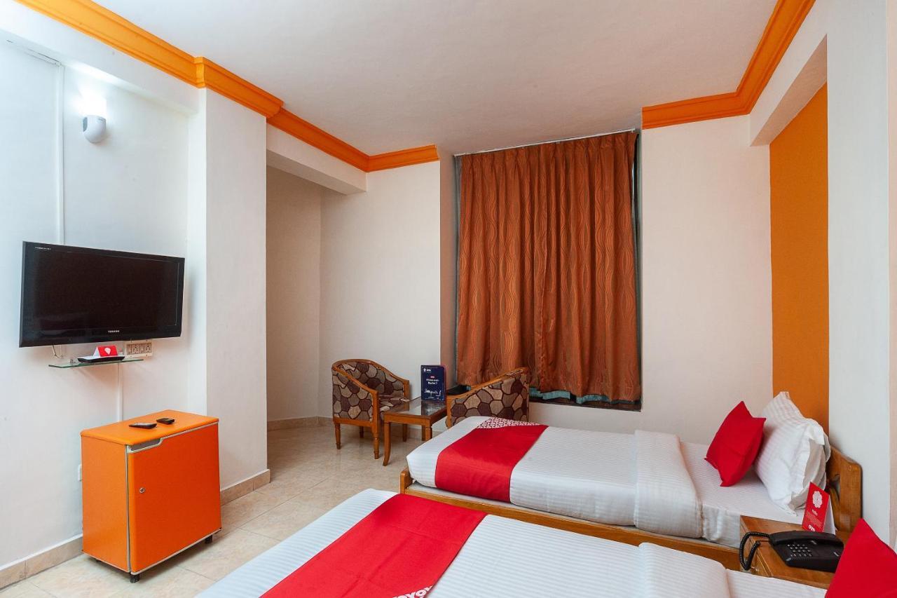 Hotel Manhattan Chennai Bagian luar foto