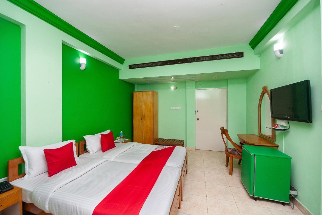 Hotel Manhattan Chennai Bagian luar foto
