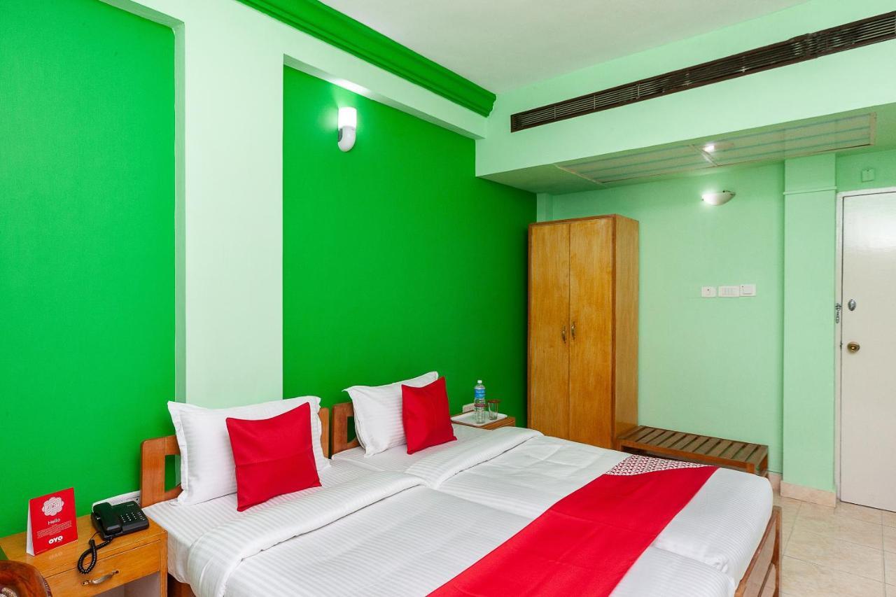 Hotel Manhattan Chennai Bagian luar foto