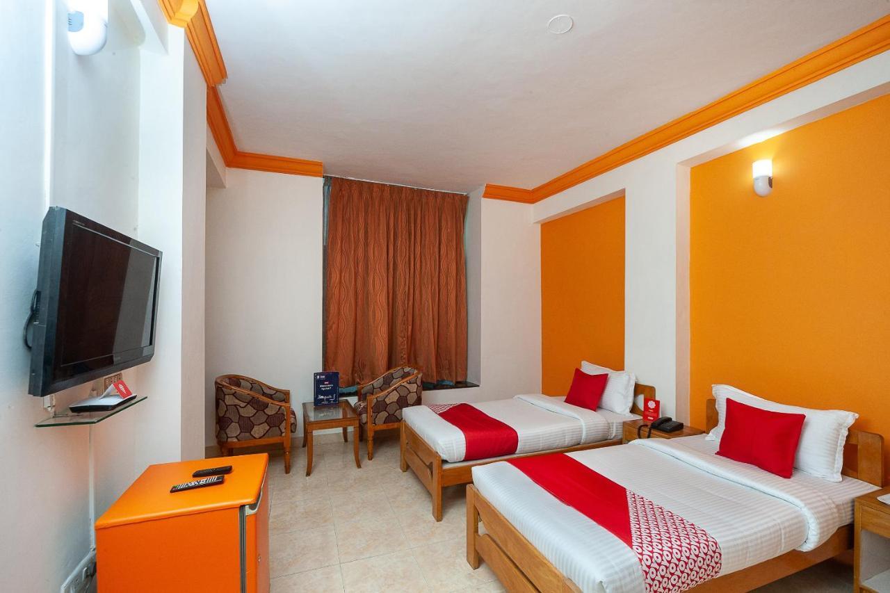 Hotel Manhattan Chennai Bagian luar foto