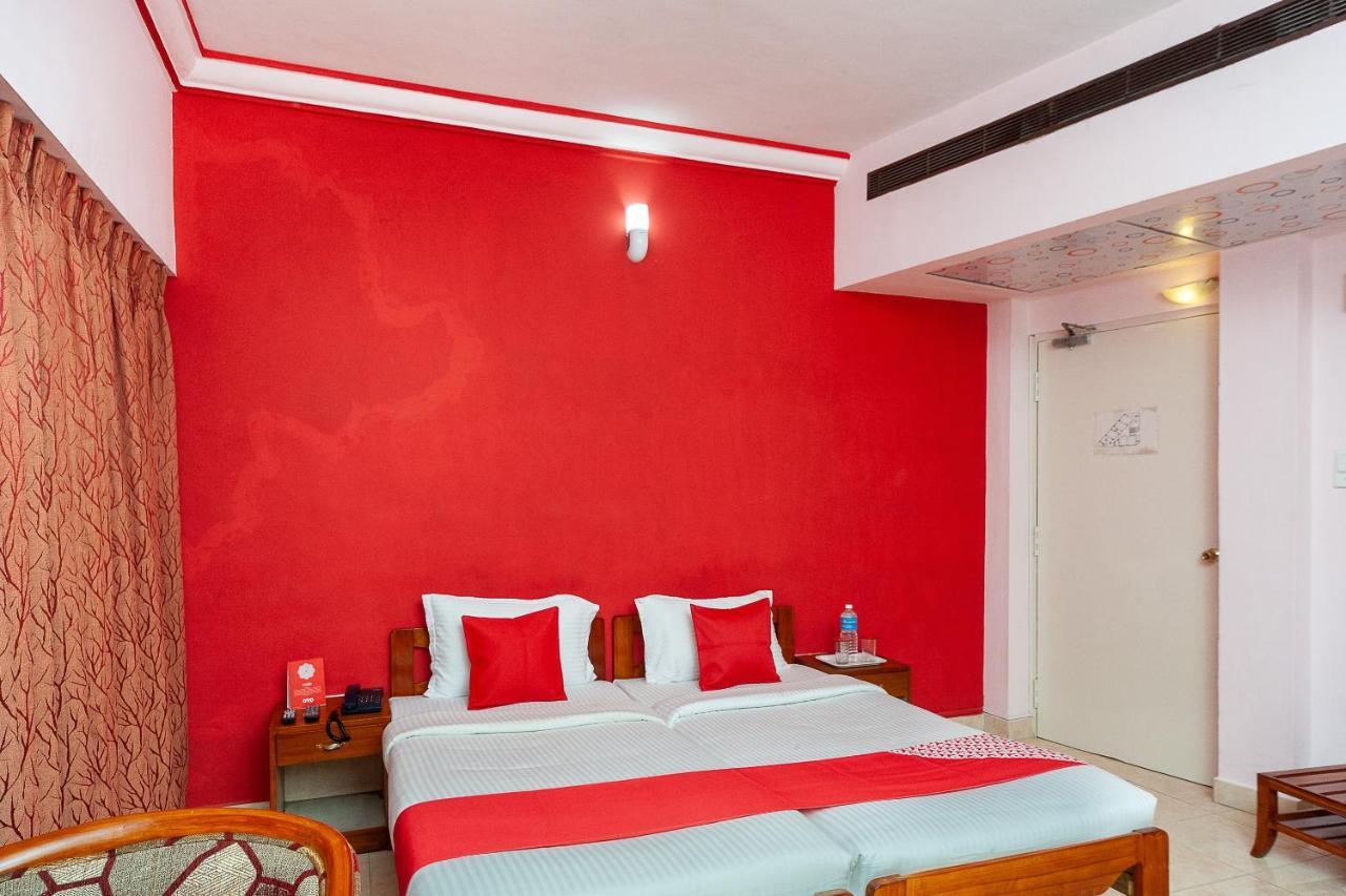Hotel Manhattan Chennai Bagian luar foto