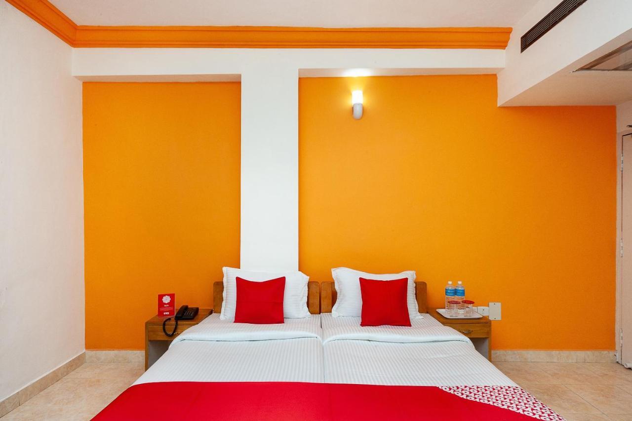 Hotel Manhattan Chennai Bagian luar foto
