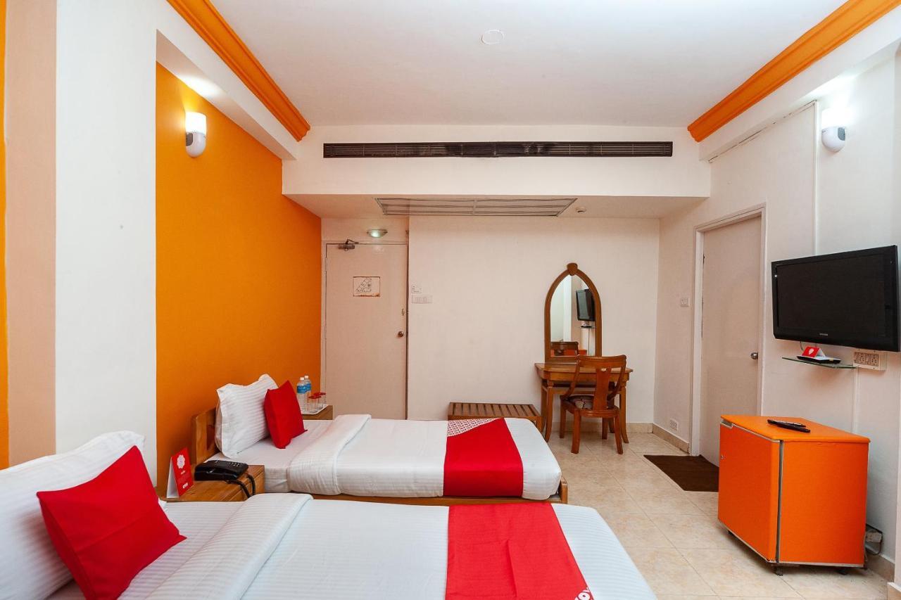 Hotel Manhattan Chennai Bagian luar foto