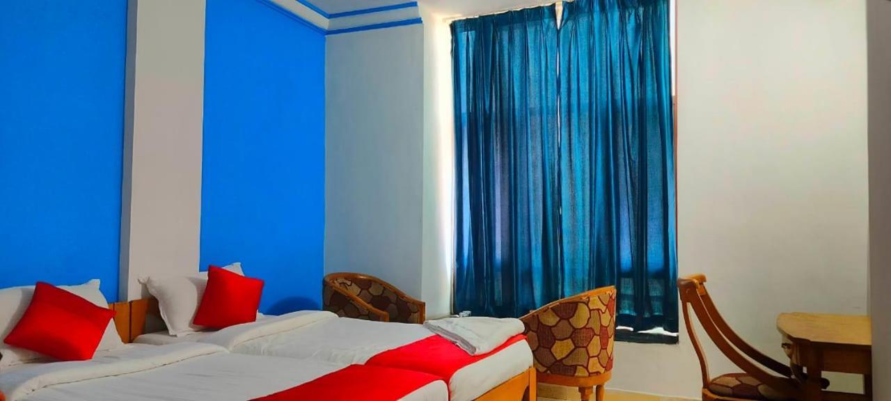 Hotel Manhattan Chennai Bagian luar foto