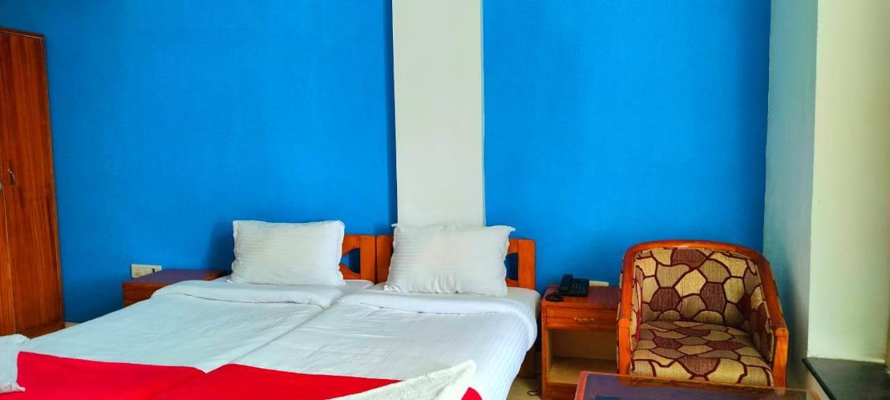 Hotel Manhattan Chennai Bagian luar foto
