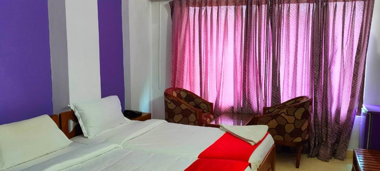 Hotel Manhattan Chennai Bagian luar foto