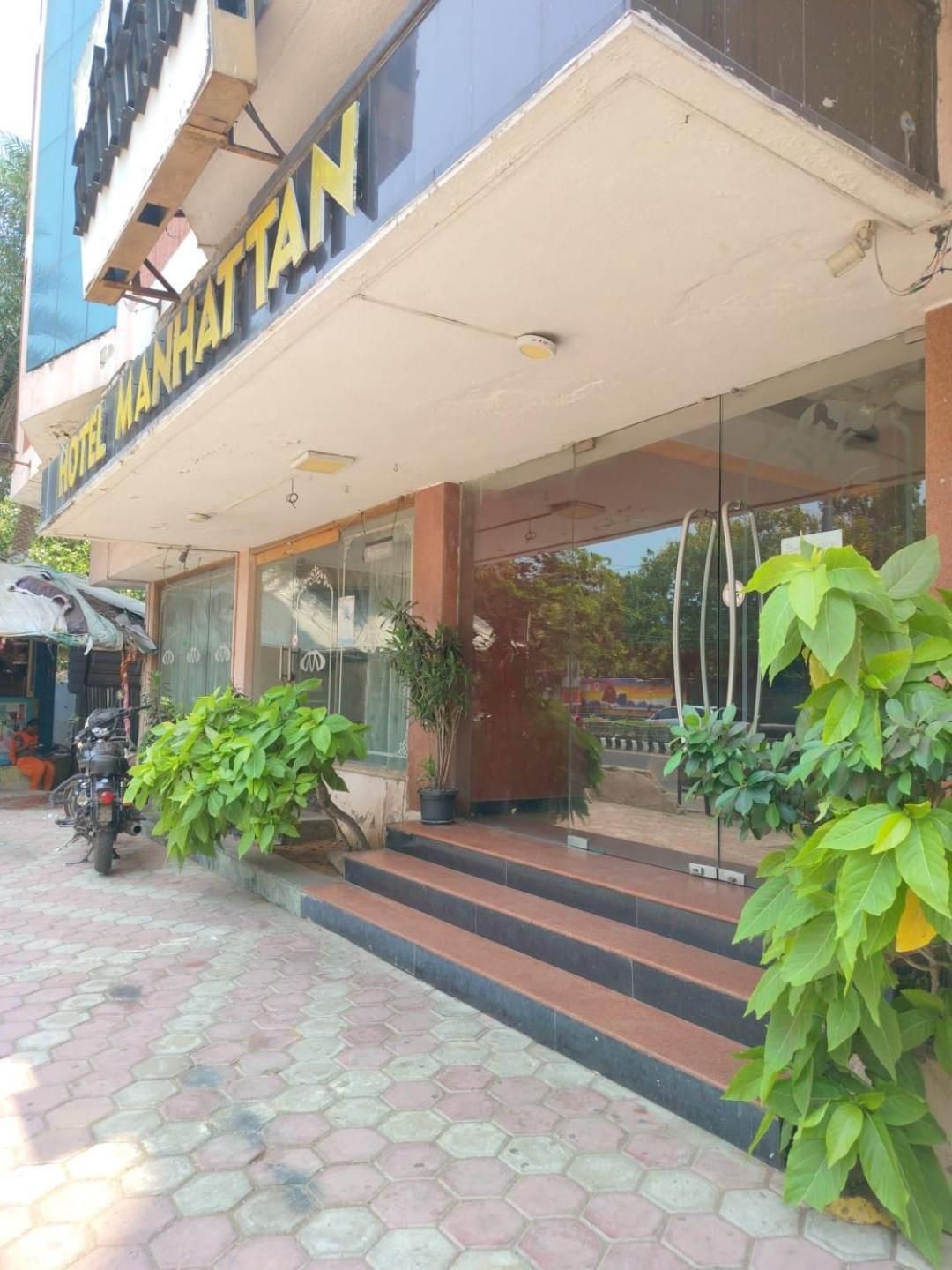 Hotel Manhattan Chennai Bagian luar foto
