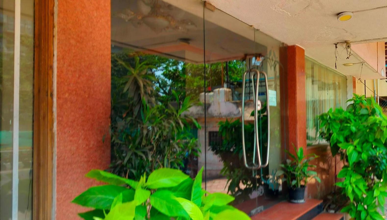 Hotel Manhattan Chennai Bagian luar foto