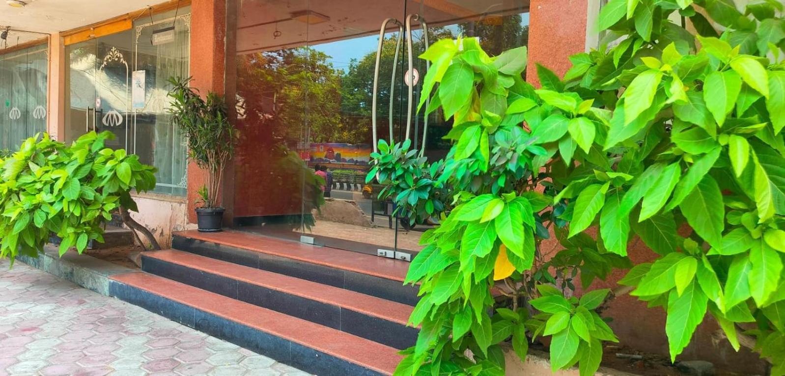 Hotel Manhattan Chennai Bagian luar foto