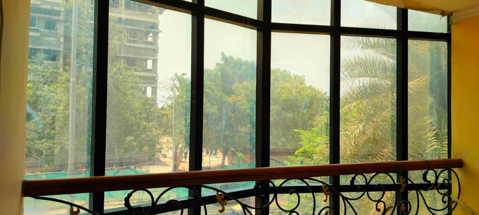 Hotel Manhattan Chennai Bagian luar foto