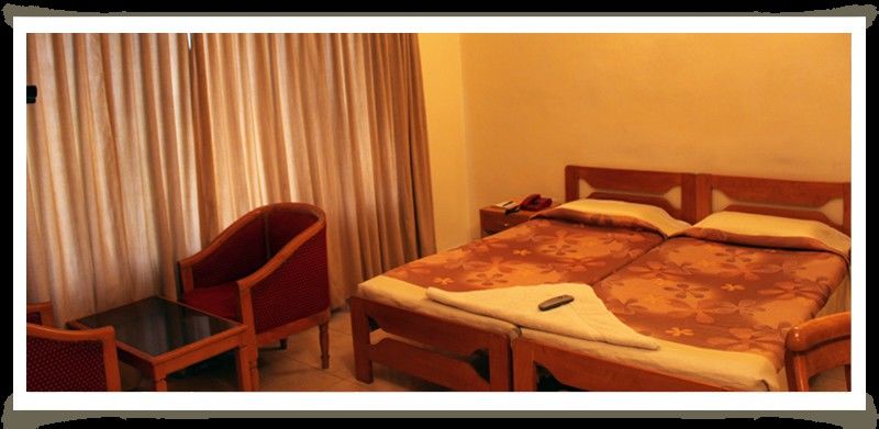 Hotel Manhattan Chennai Bagian luar foto